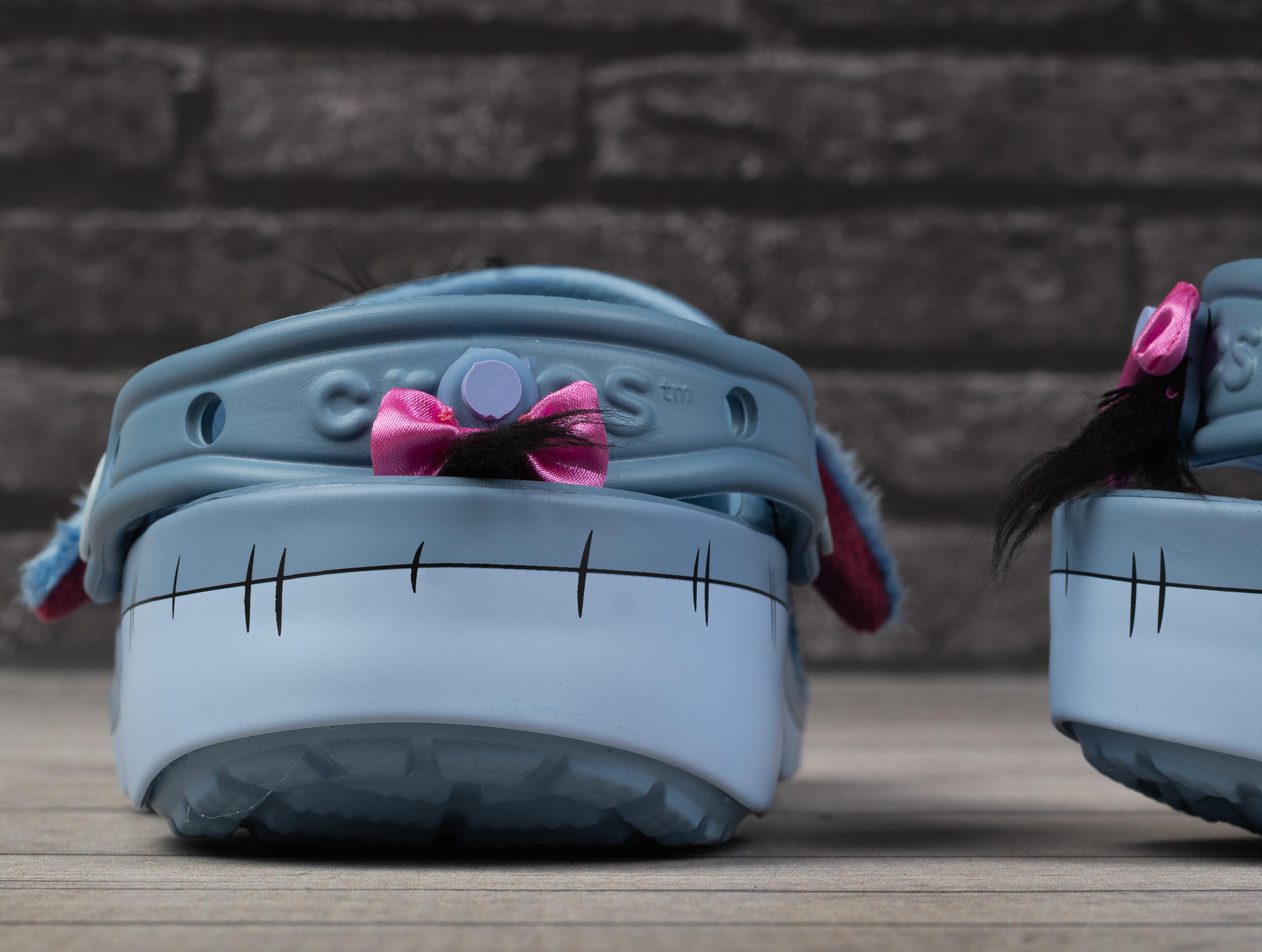 Klapki sportowe chodaki Crocs WTP EEYORE CLS CLG 4/6