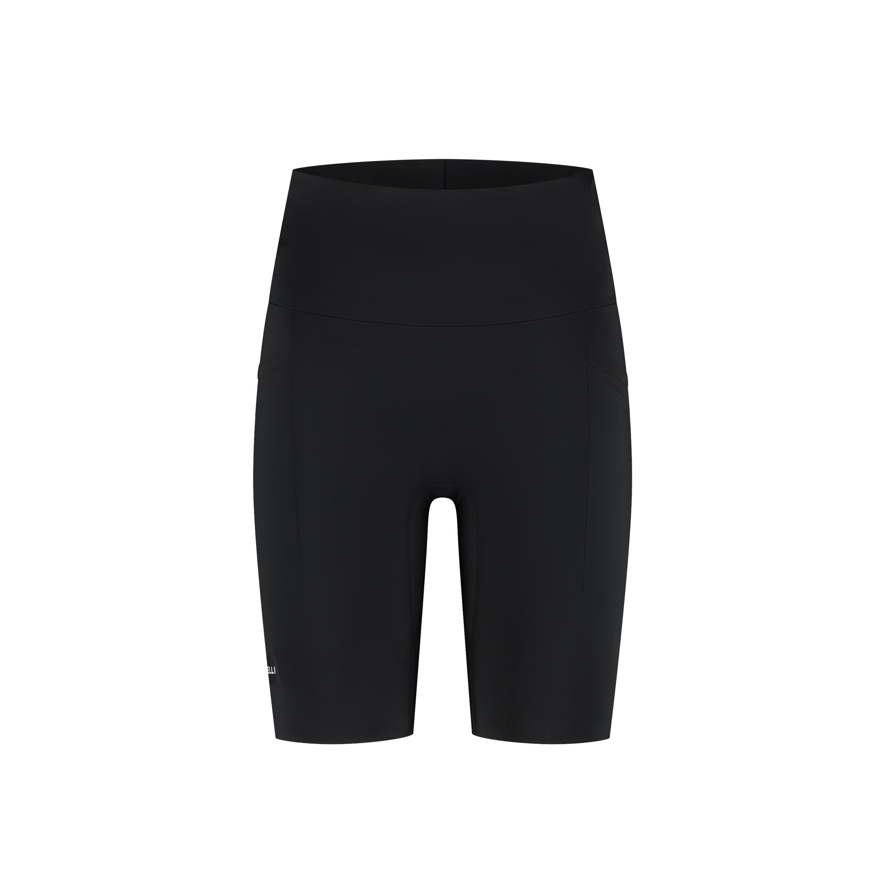 Distance, femmes en short moulant 2/7