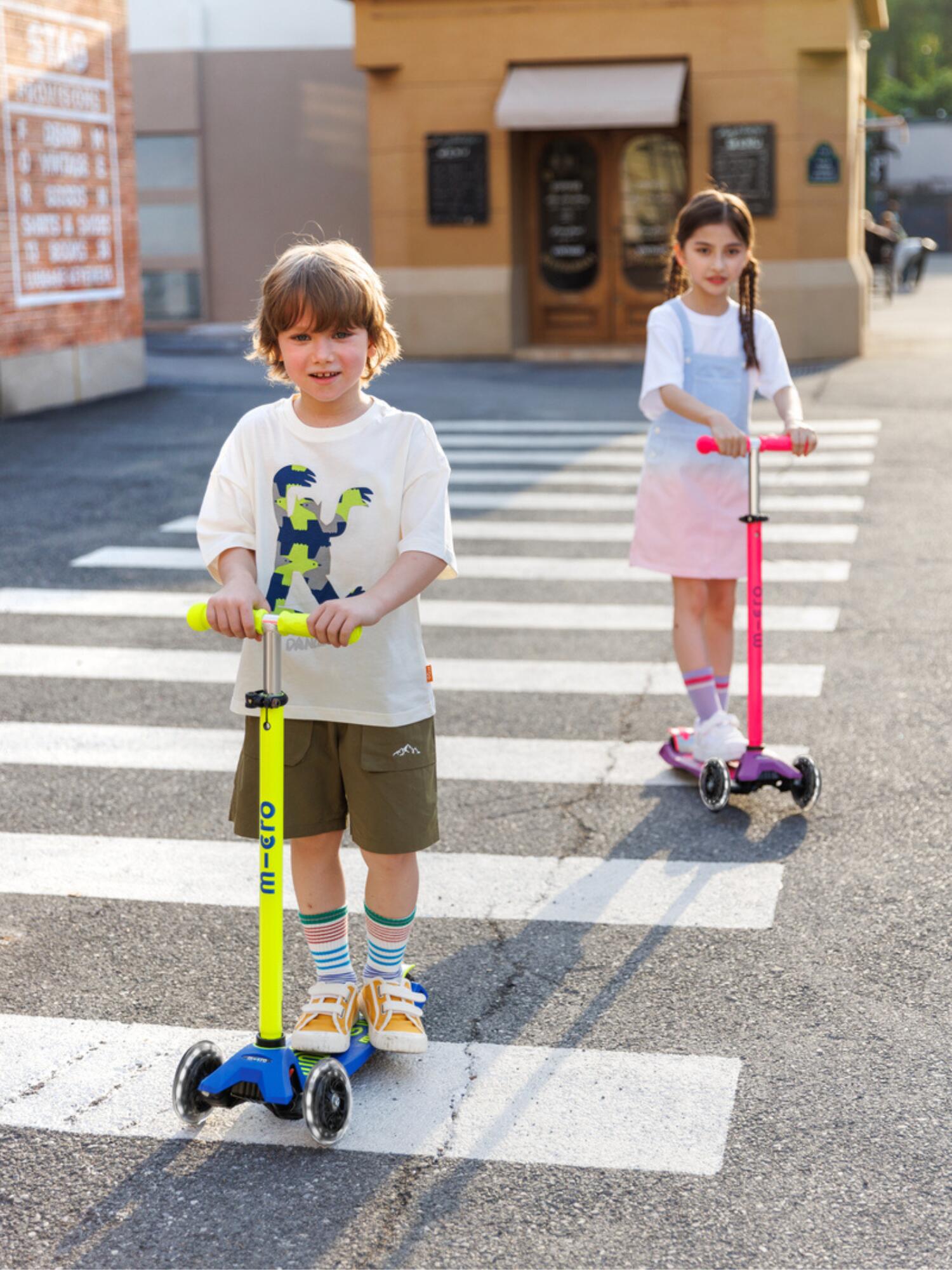 Trottinette enfant Maxi  Deluxe Néon Jaune Canari LED 3/7