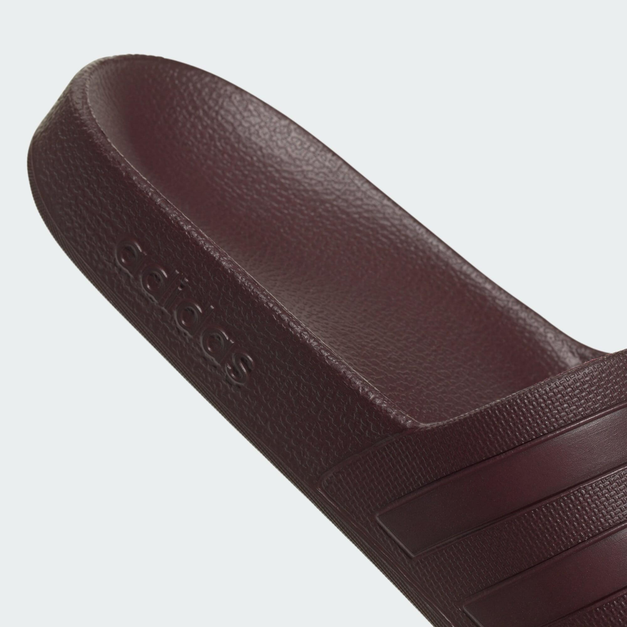 Adilette Aqua Slides 6/7