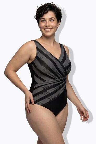 Femme Maillot de bain bonnets souples. Drapé et rayures. Matière recyclée