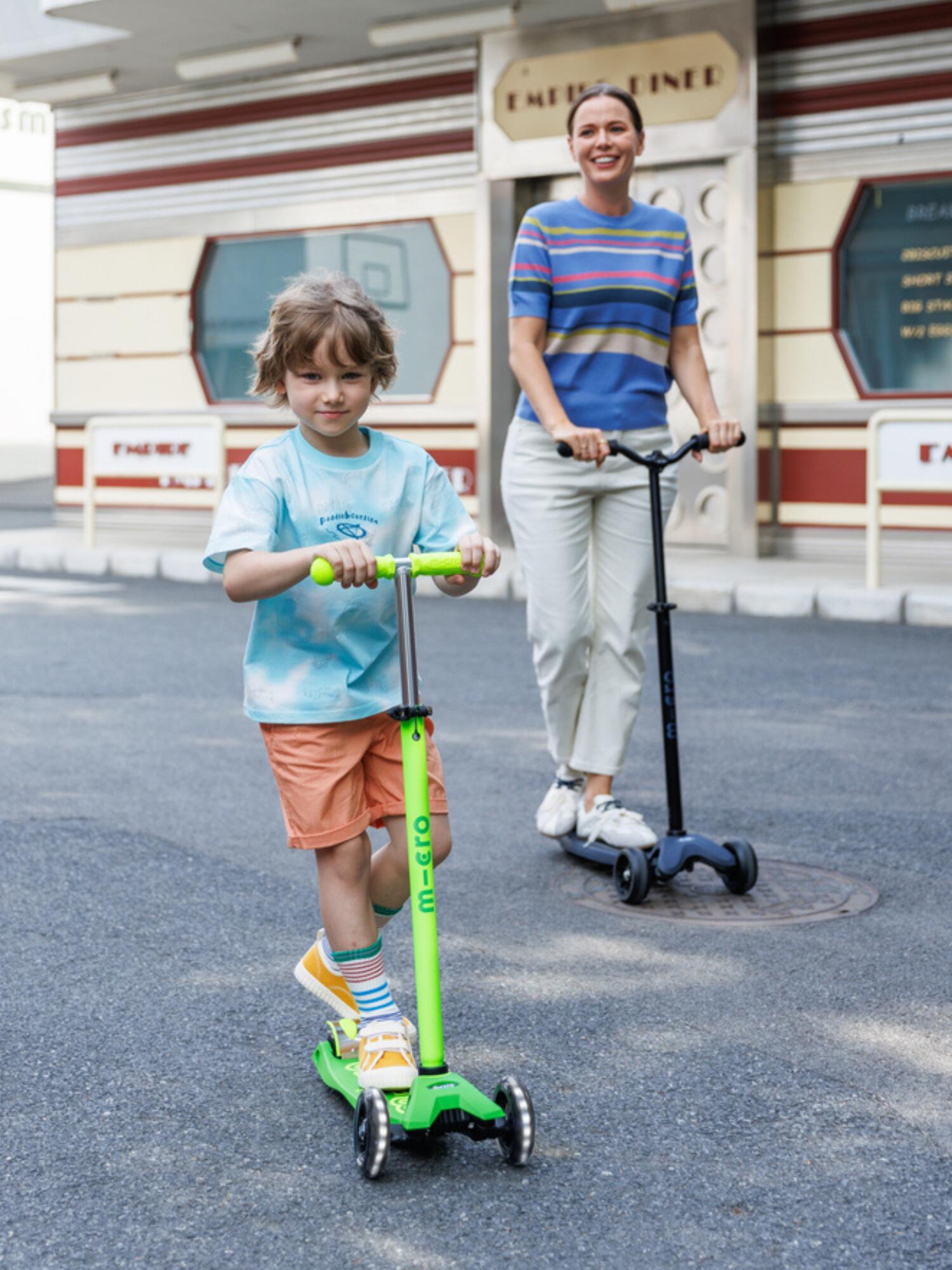Trottinette enfant Maxi  Deluxe Néon Vert LED 3/7
