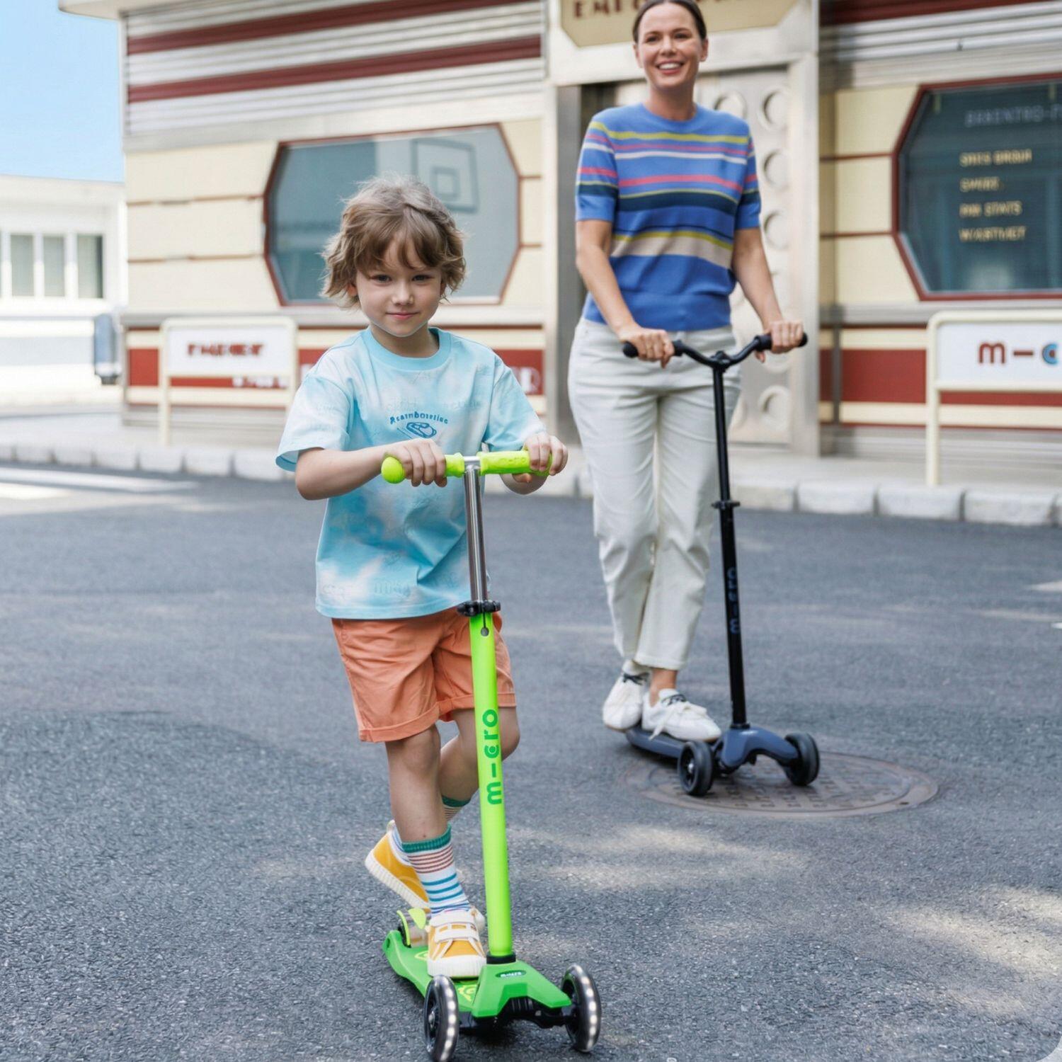 Trottinette enfant Maxi  Deluxe Néon Vert LED 2/7