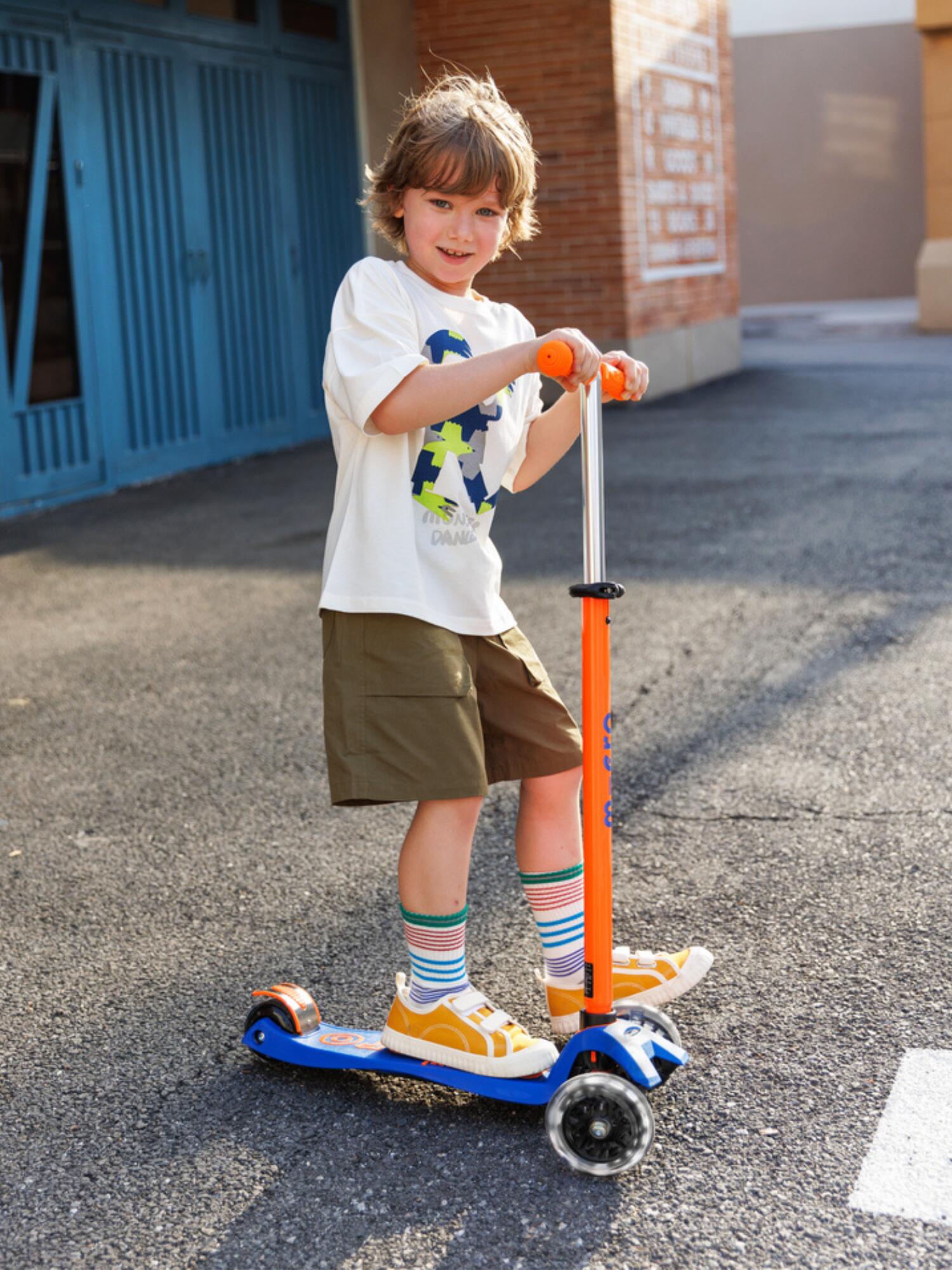 Trottinette enfant Maxi  Deluxe Néon  LED 3/7
