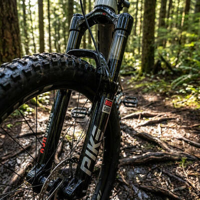 ROCKSHOX Pike Ultimate RC2 forcella 27.5+/29" Boost 130 mm nera.
