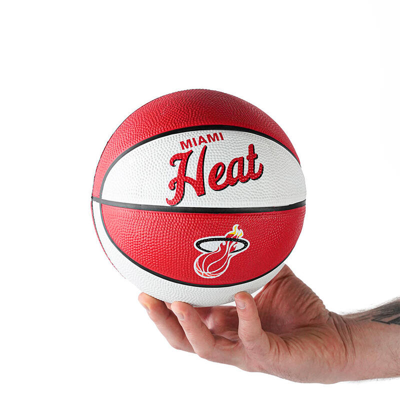 Wilson WTB3200XBMIA Miami Heat Retro 3 No Basketbol Topu
