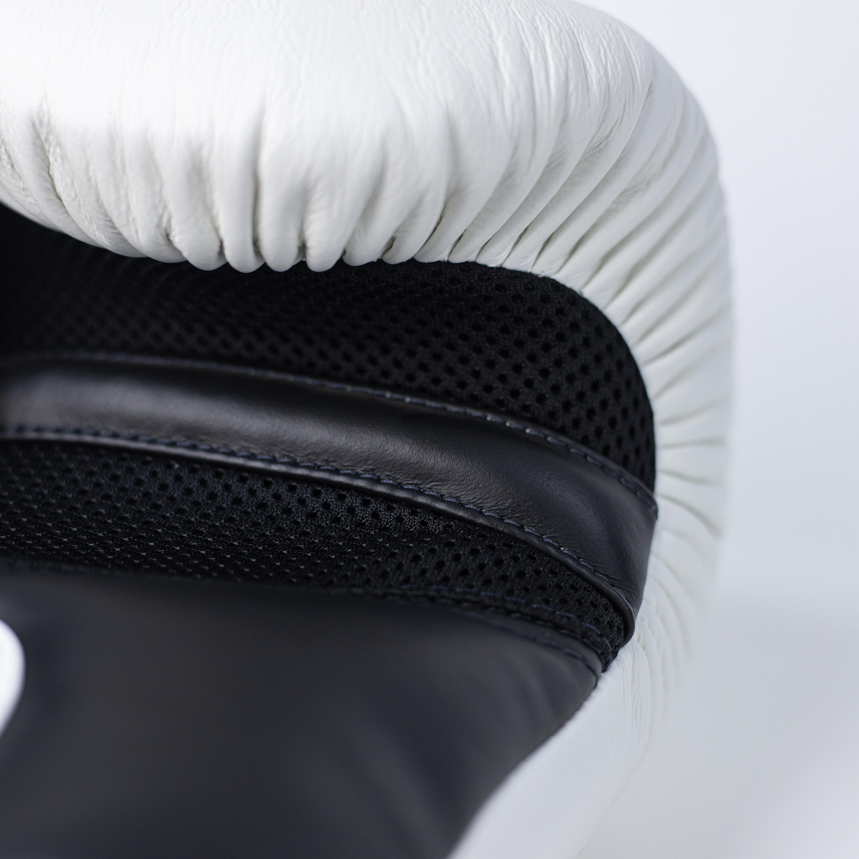 Guantoni da Boxe Topking SUPER AIR DOUBLE TONE Bianchi TRASPIRANTI 4/5