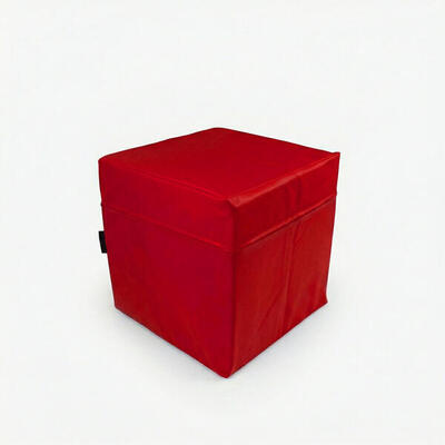 Zitkubus van roze kunstleer, 40x40x40 cm, met pu-schuim.