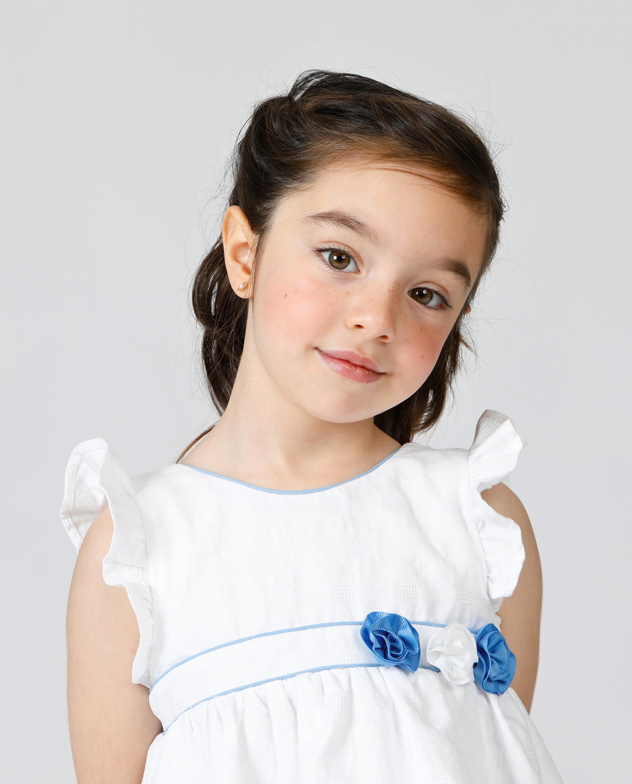 Vestido de bebé blanco con flores azules 5/5