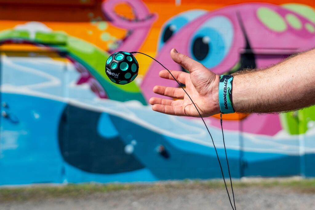 Palla Bounceback  Moon Ball con corda elastica e cinturino regolabile 6/7