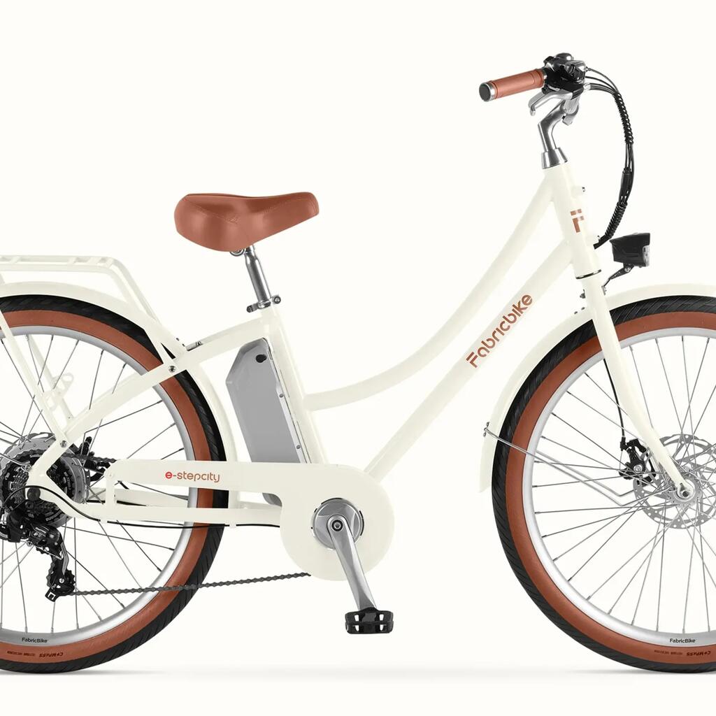 E-Stepcity Electric Bike – 250W, 36V, 60 km Range, Shimano 7-Speed. Light Sand