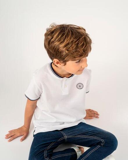 Polo de niño blanco