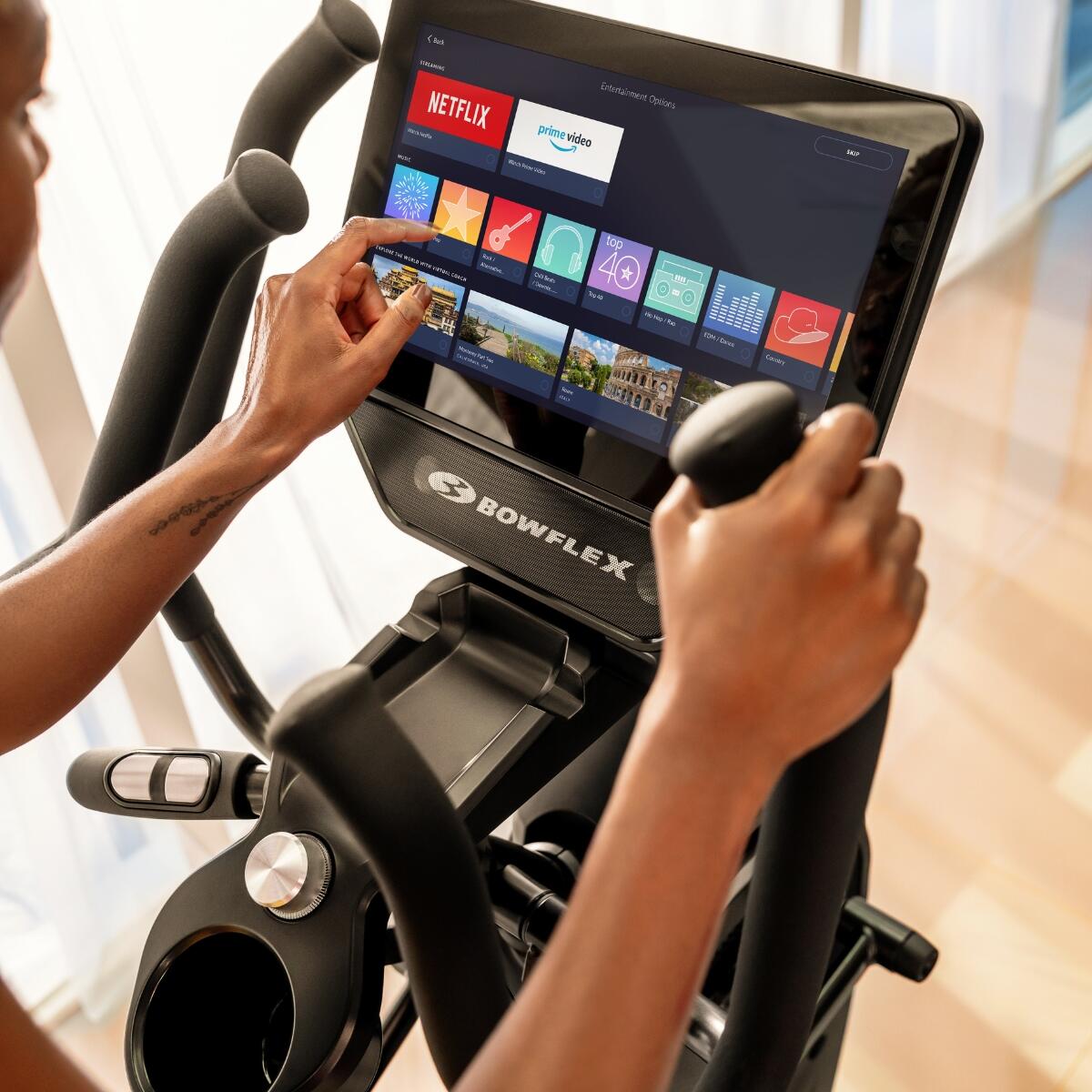 Max Trainer Total 40 – ecrã de 16”, 20 níveis, step e elíptica 2/7