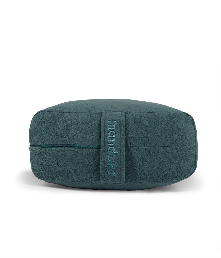 Cojín rectangular de yoga Manduka Equa - Color verde salvia sólido 3/4