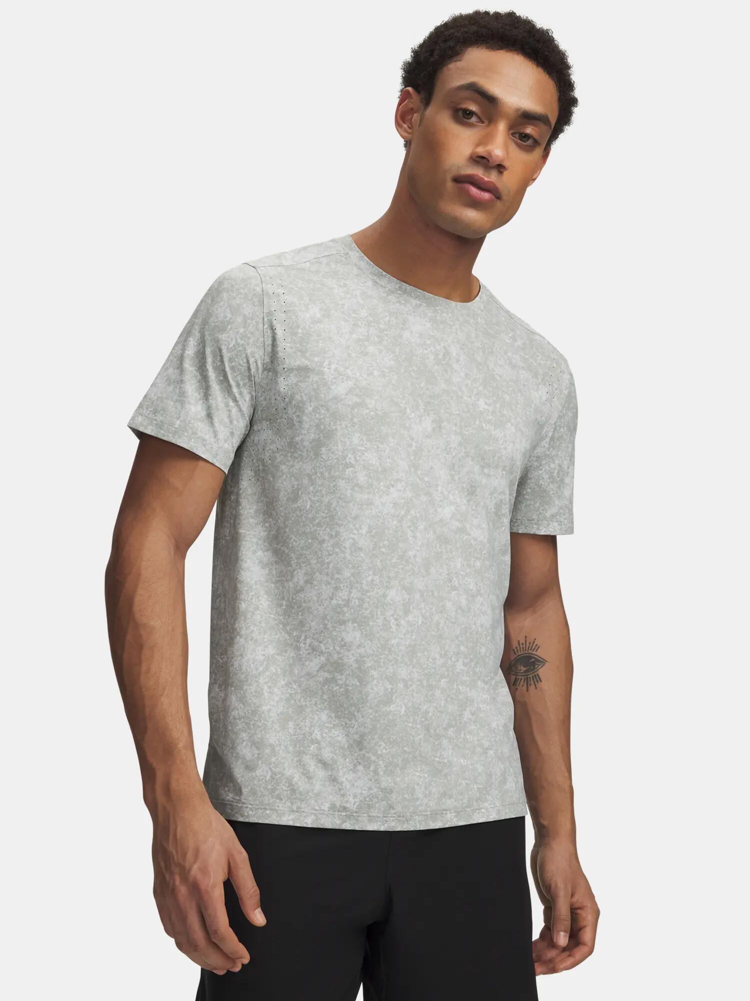 UNDER ARMOUR picture