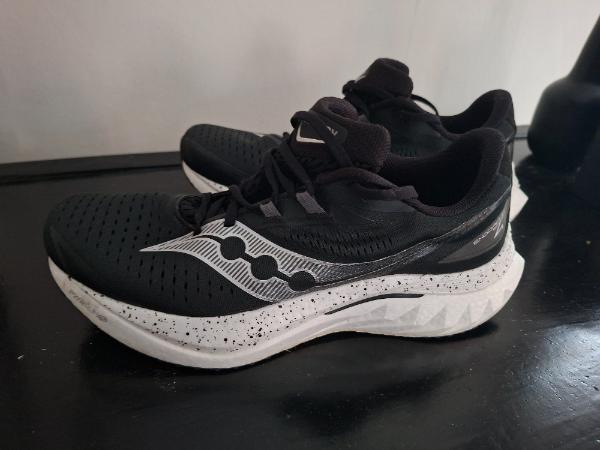 SAUCONY picture