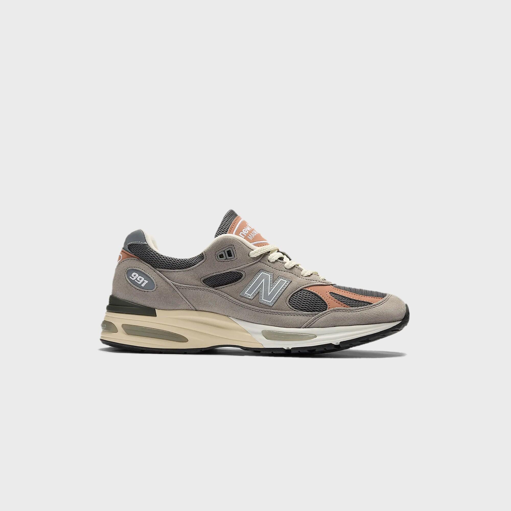 NEW BALANCE picture