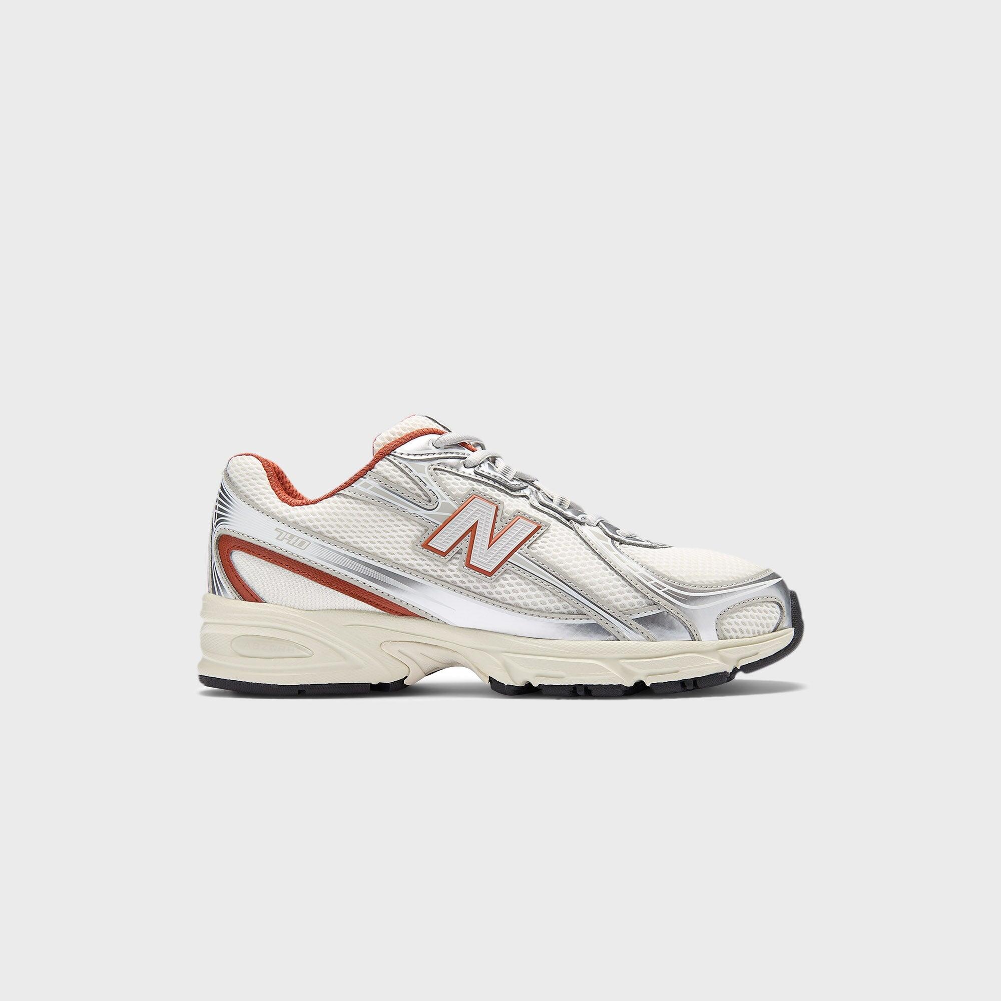 NEW BALANCE picture