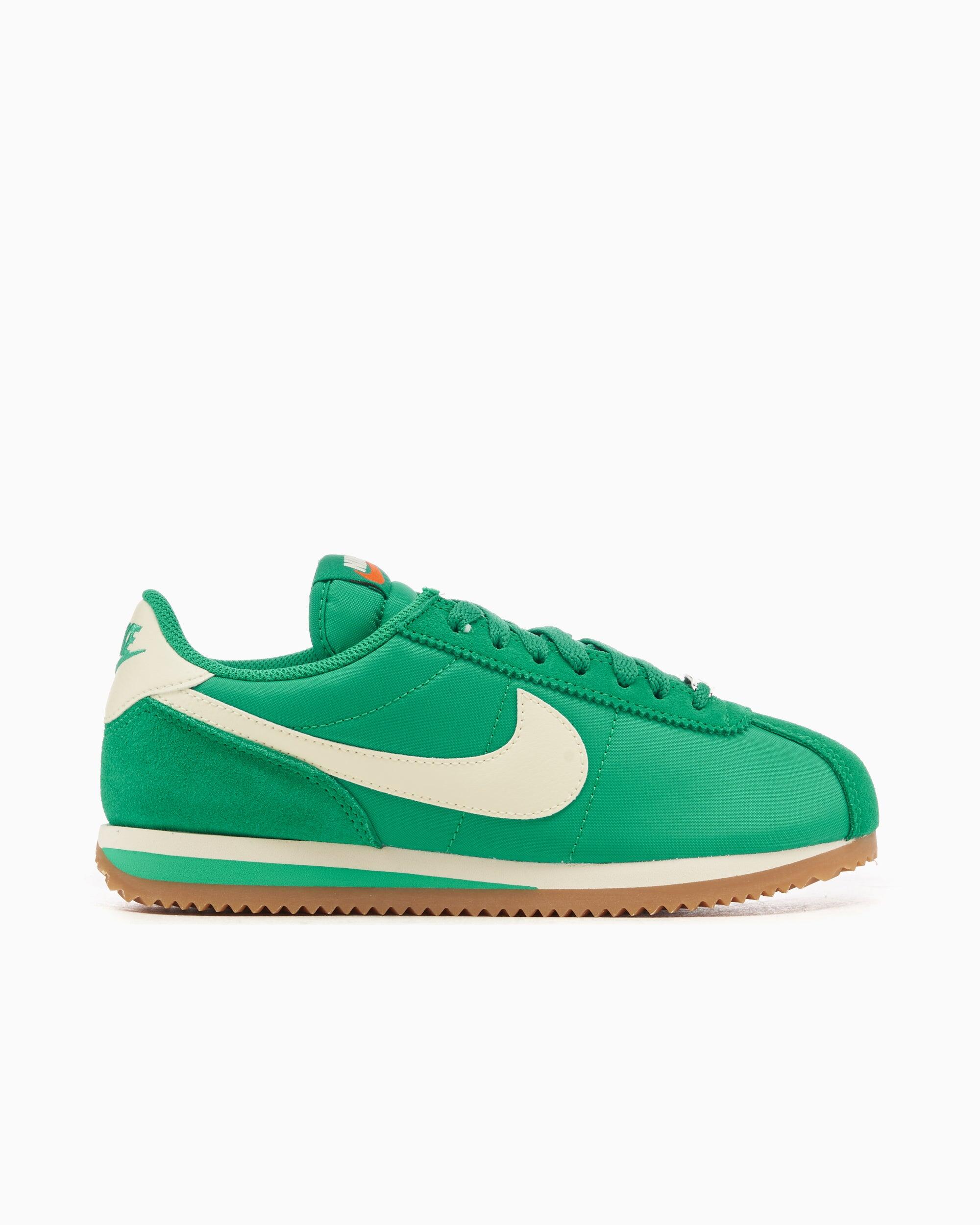 NIKE picture