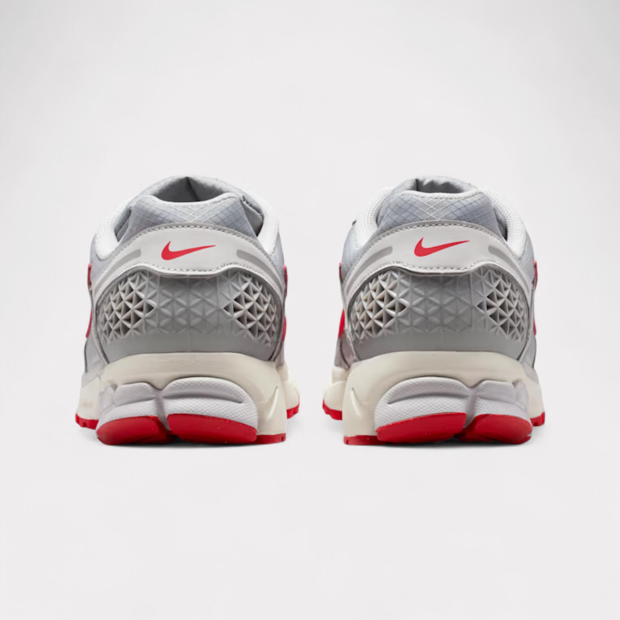 Nike Zoom Vomero 5 - Grey Fog Red 4/7