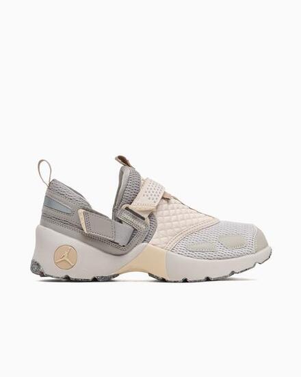 Zapatillas Jordan modelo IQ2719-002 para mujer