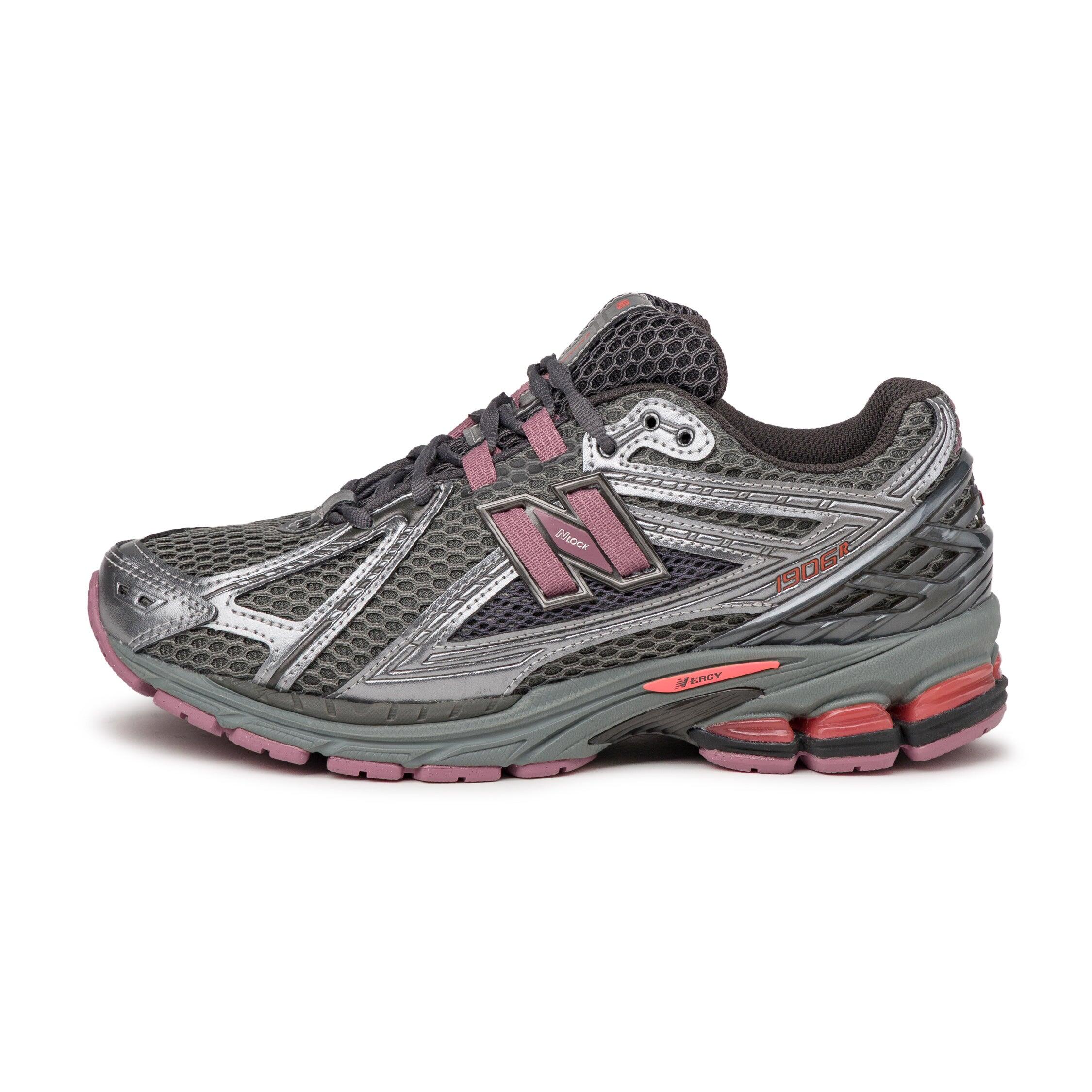 NEW BALANCE picture