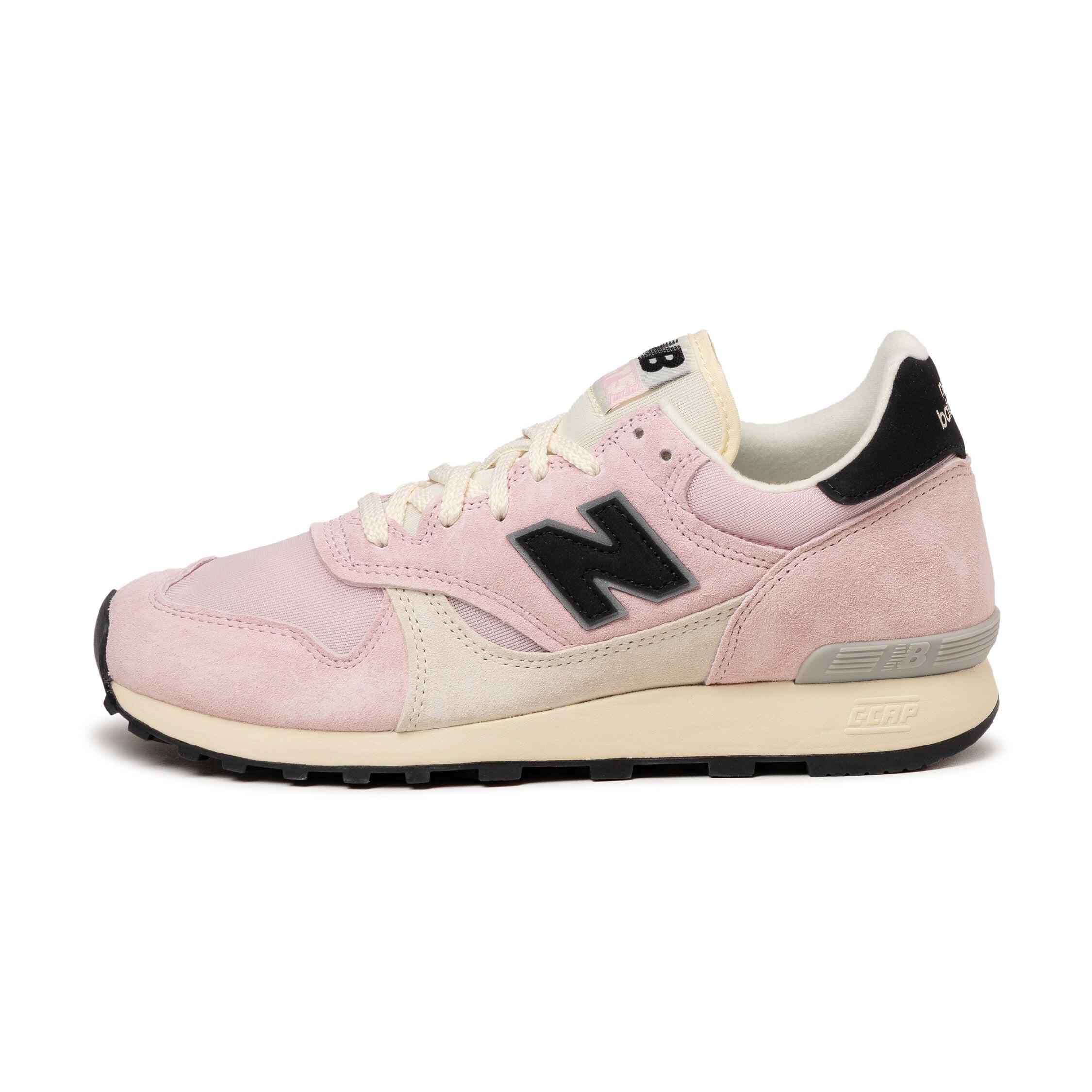 NEW BALANCE picture