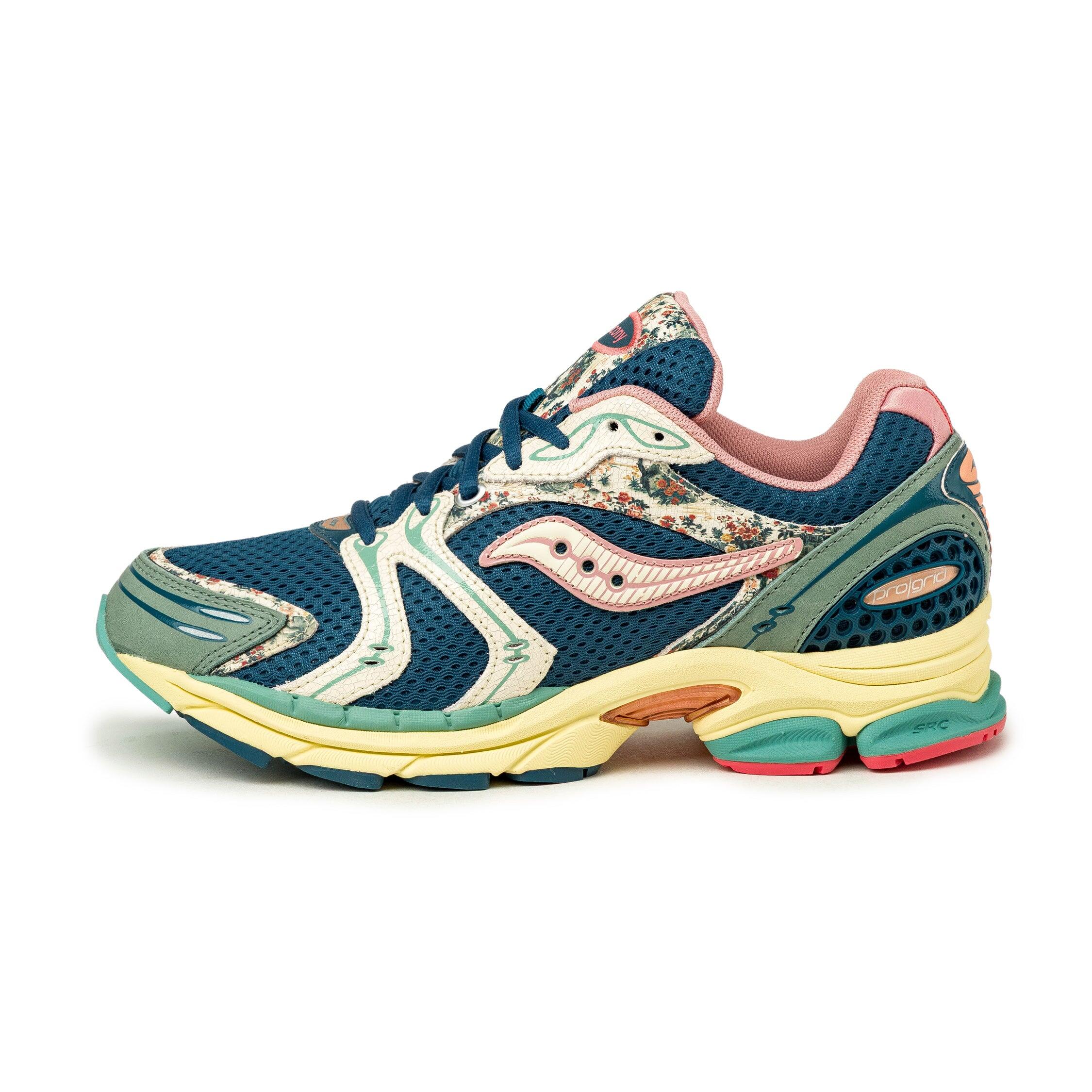 SAUCONY picture