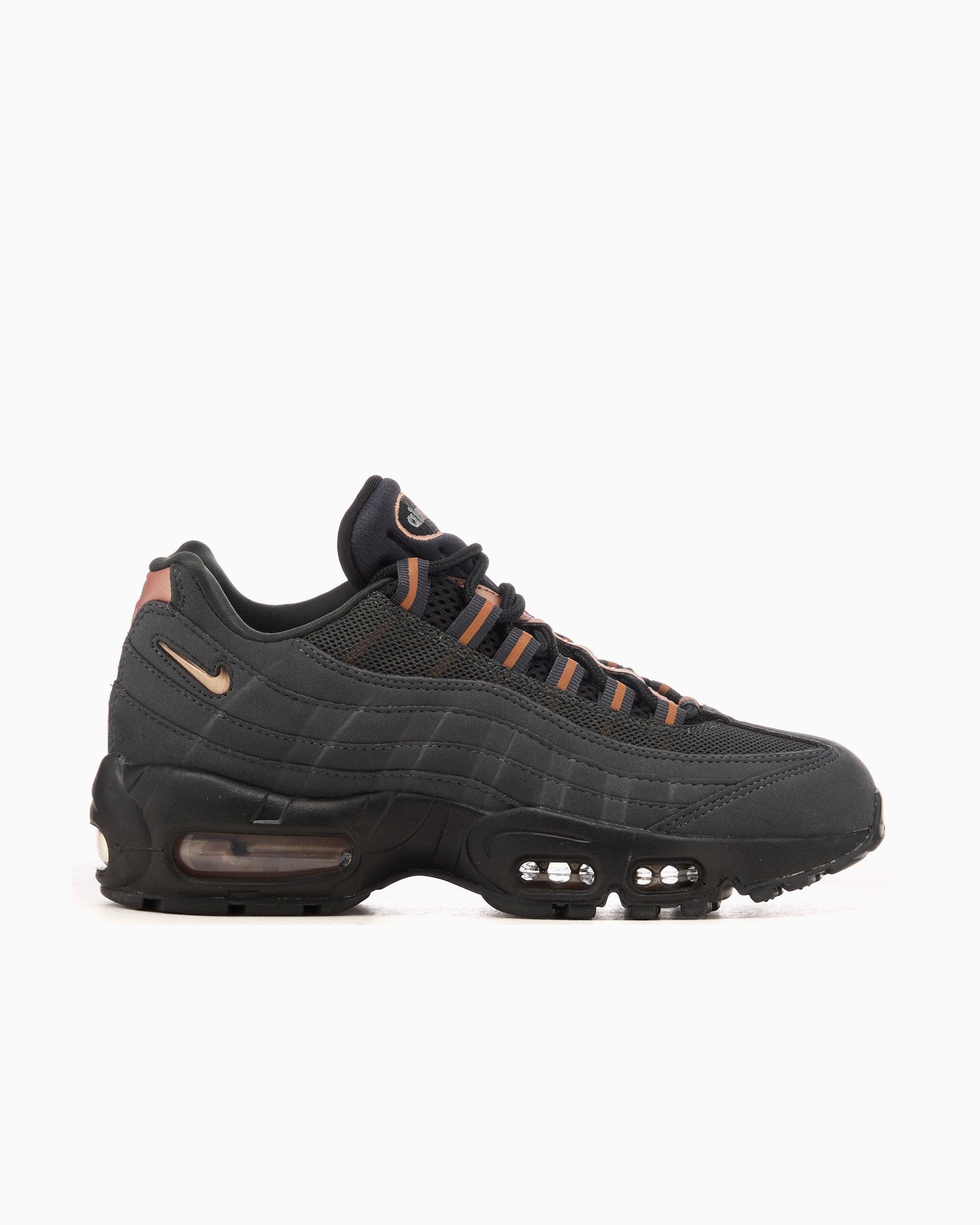 NIKE picture