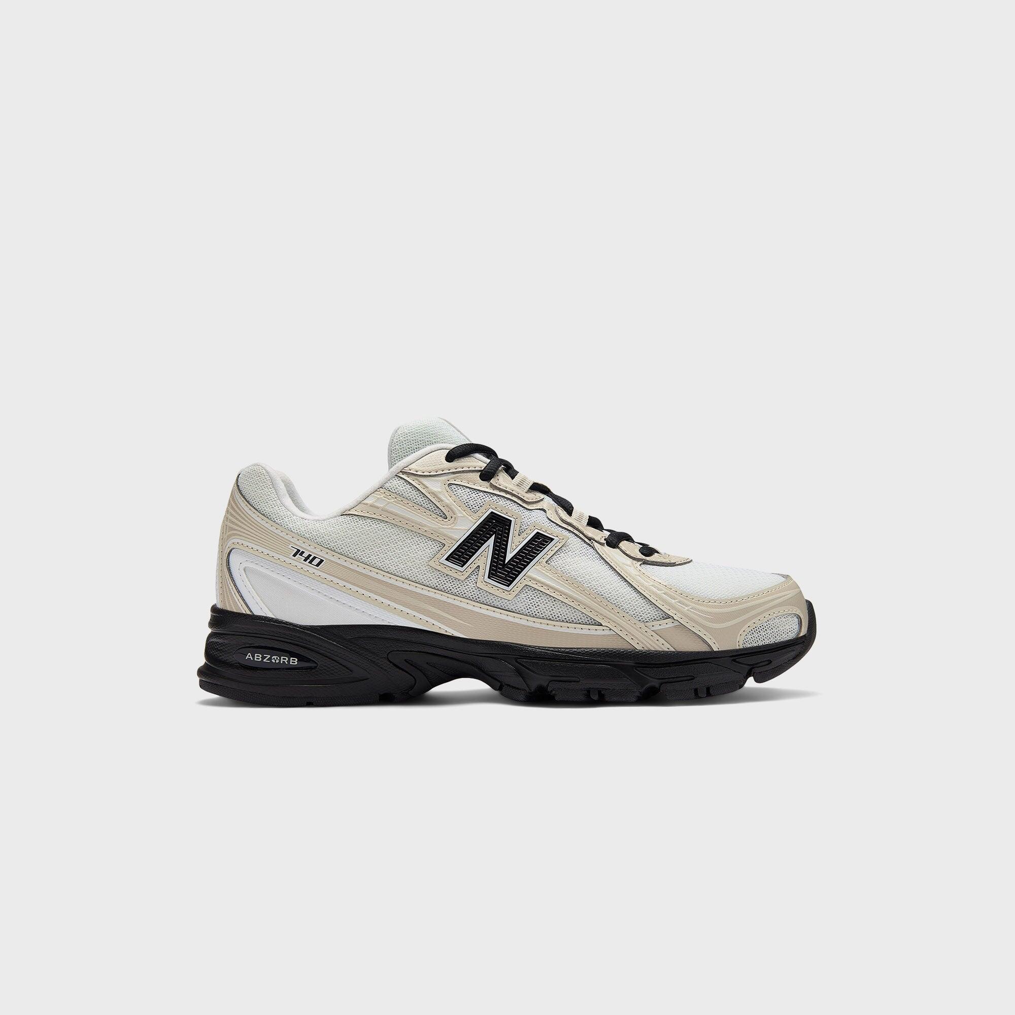 NEW BALANCE picture