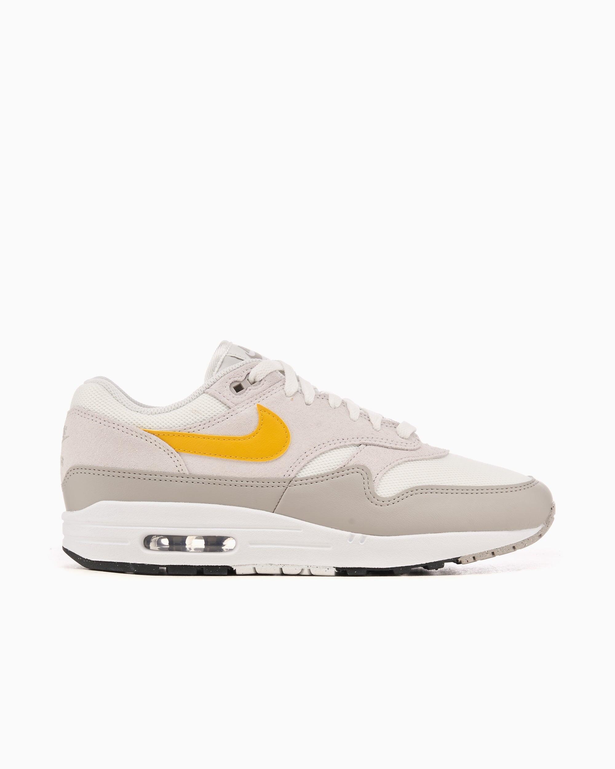 NIKE picture