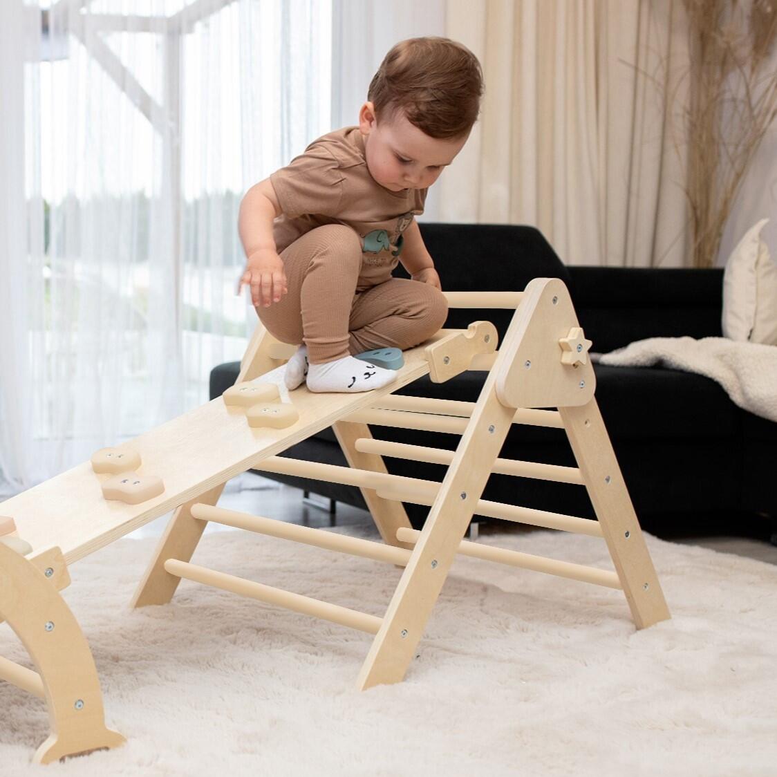 Structure d’escalade Lama – Triangle d’escalade en bois avec toboggan 2/7