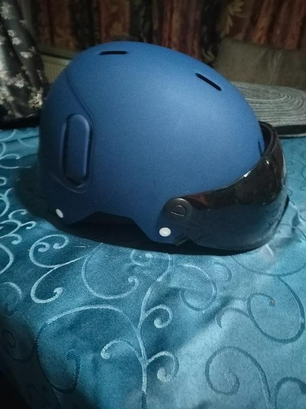 Tussen Particulieren - Skihelm met bril 2/4
