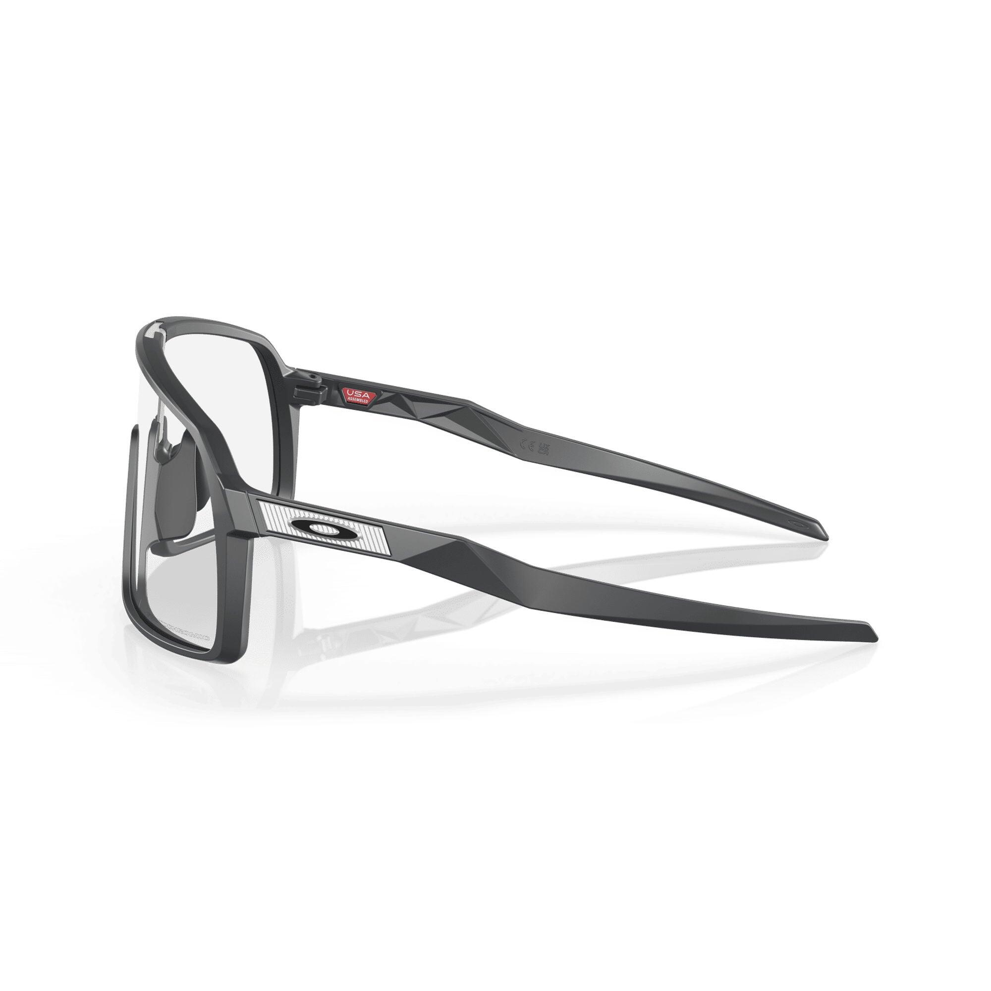 Oakley Sutro Matte Carbon/ Clear to Black Photochromic 3/7