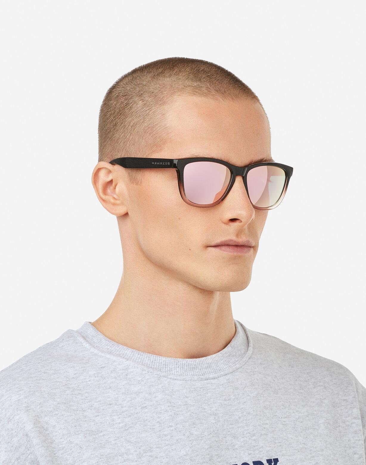 HAWKERS - Lunettes de soleil pour homme et femme ONE - FUSION BLACK ROSE GOLD 7/8