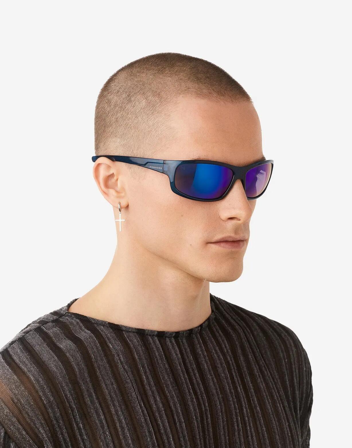 HAWKERS - Lunettes de soleil Homme et Femme POLARIZED ROYAL BLUE SKY - BOOST 7/8