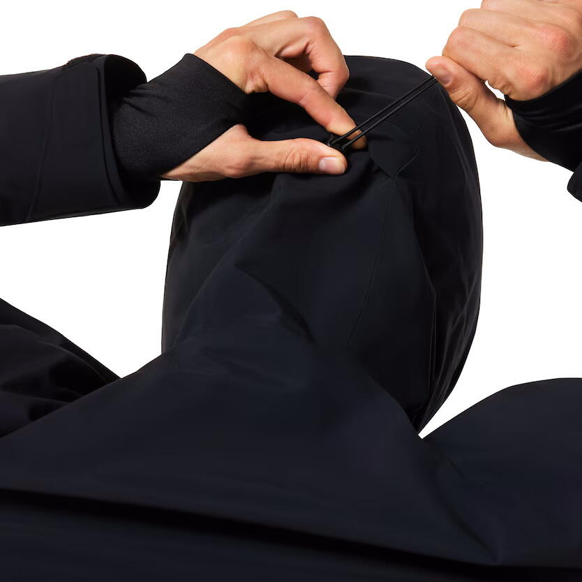 Chaqueta Negra Oackley Canopy Insulated Jacket Black Cómoda y Repelente al Agua 6/7