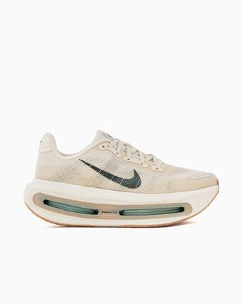 Chaussures de course Nike modèle Nike Vomero Premium "Sanddrift" pour homme