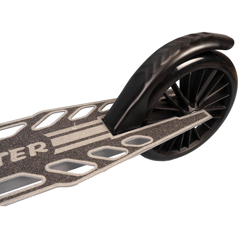 Trotineta Grand Prix, inaltime ajustabila,platforma perforata,roti 200 mm, negru