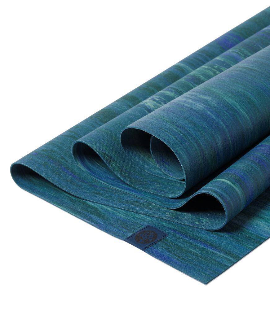 Manduka eKO Superlite Travel rubberen yogamat 1,5 mm - Blue Toad Marble 2/4