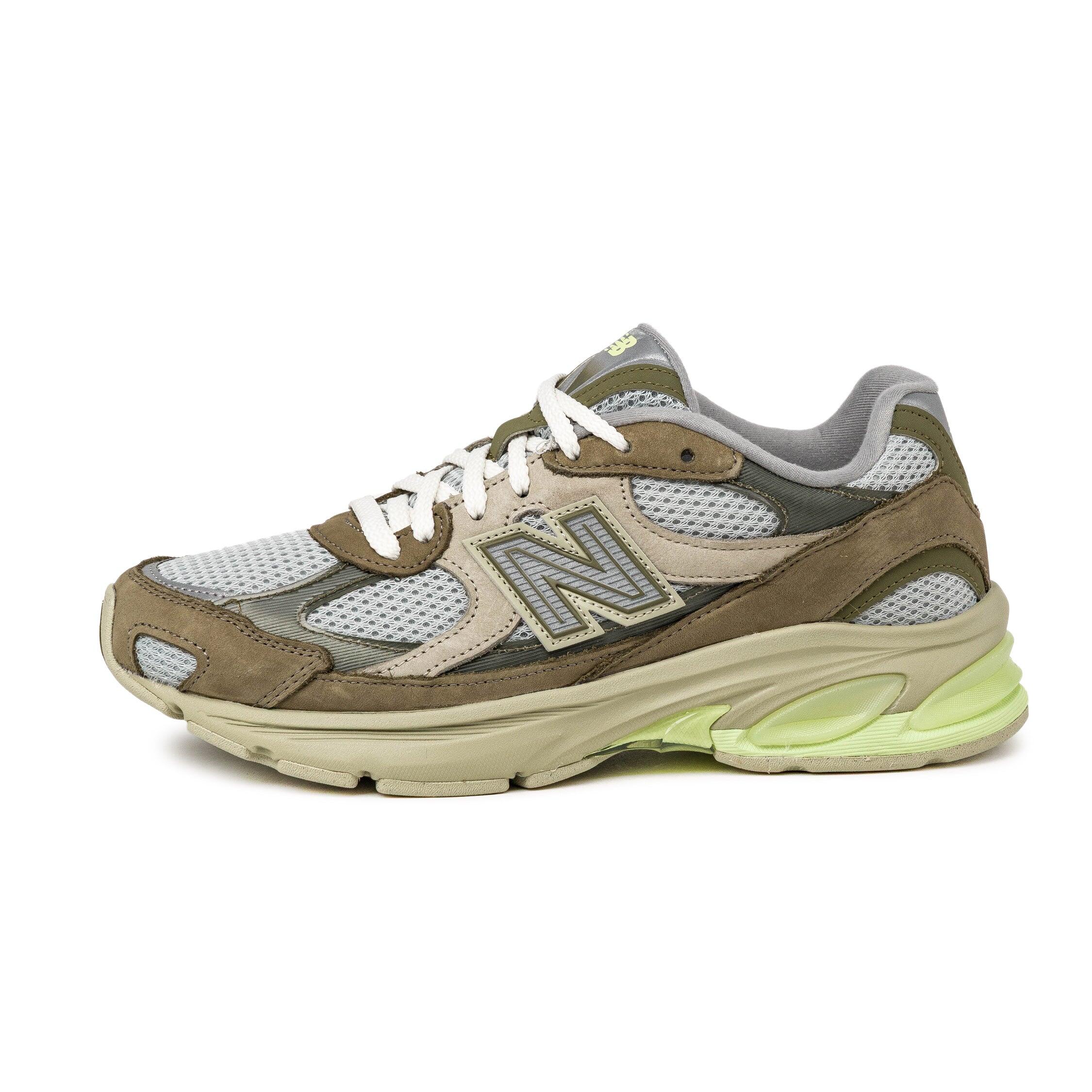 NEW BALANCE picture