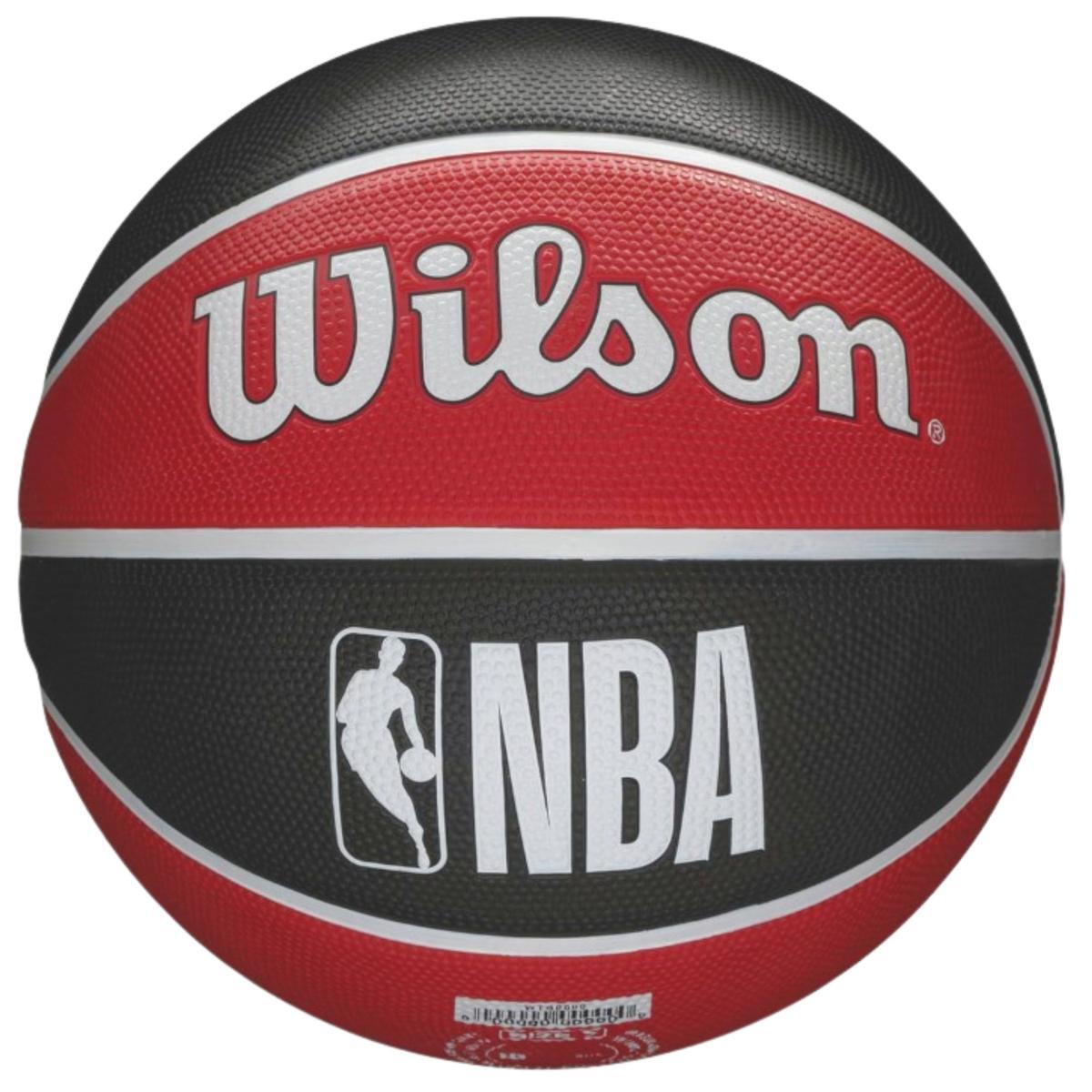 Piłka do koszykówki Wilson NBA Chicago Bulls z pompką i kartonem 4/6