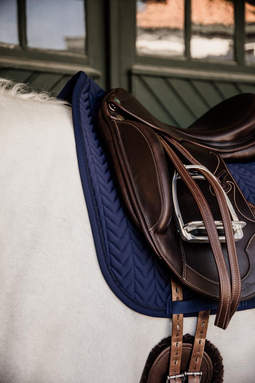 Tapis fishbone dressage navy 4/7