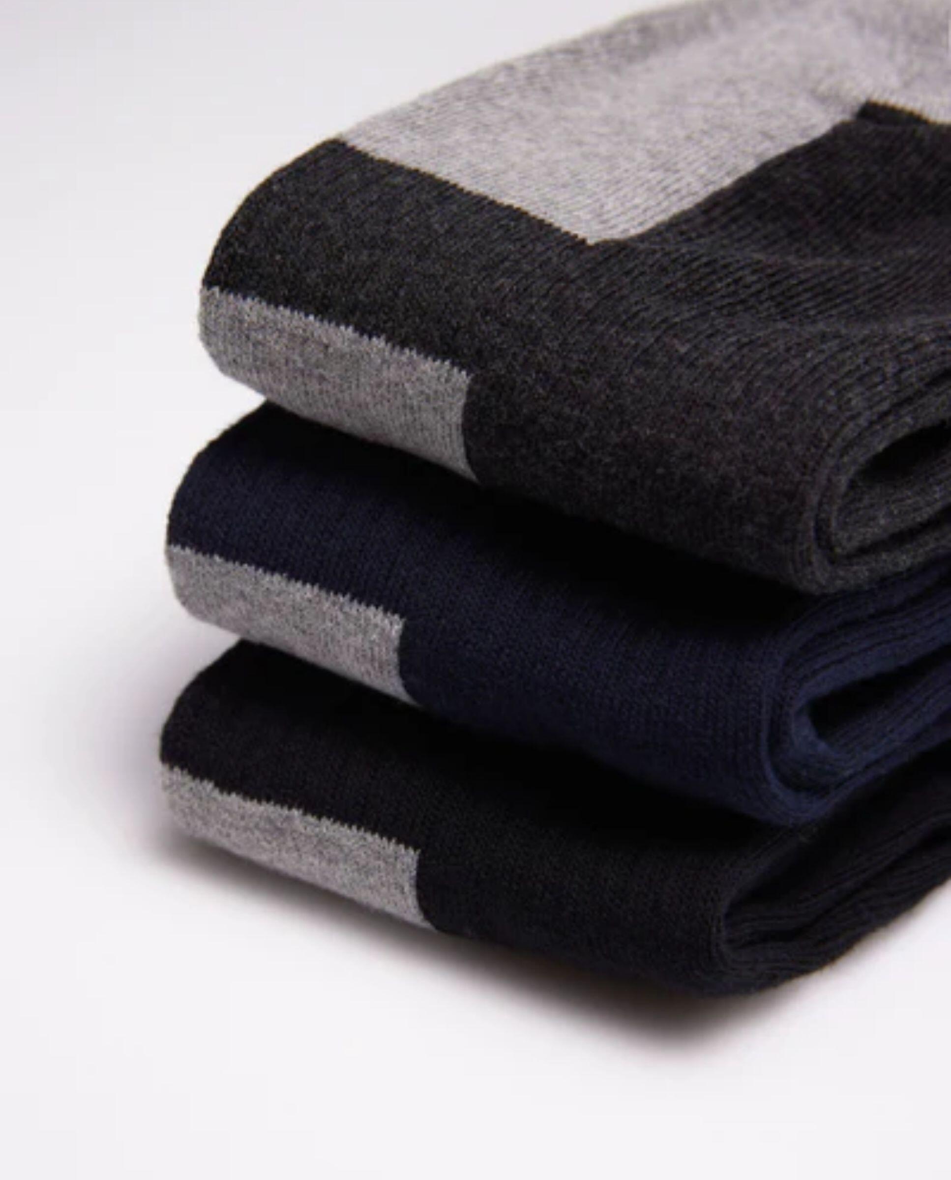 Lot de 3 chaussettes de sport grises et noires 2/4
