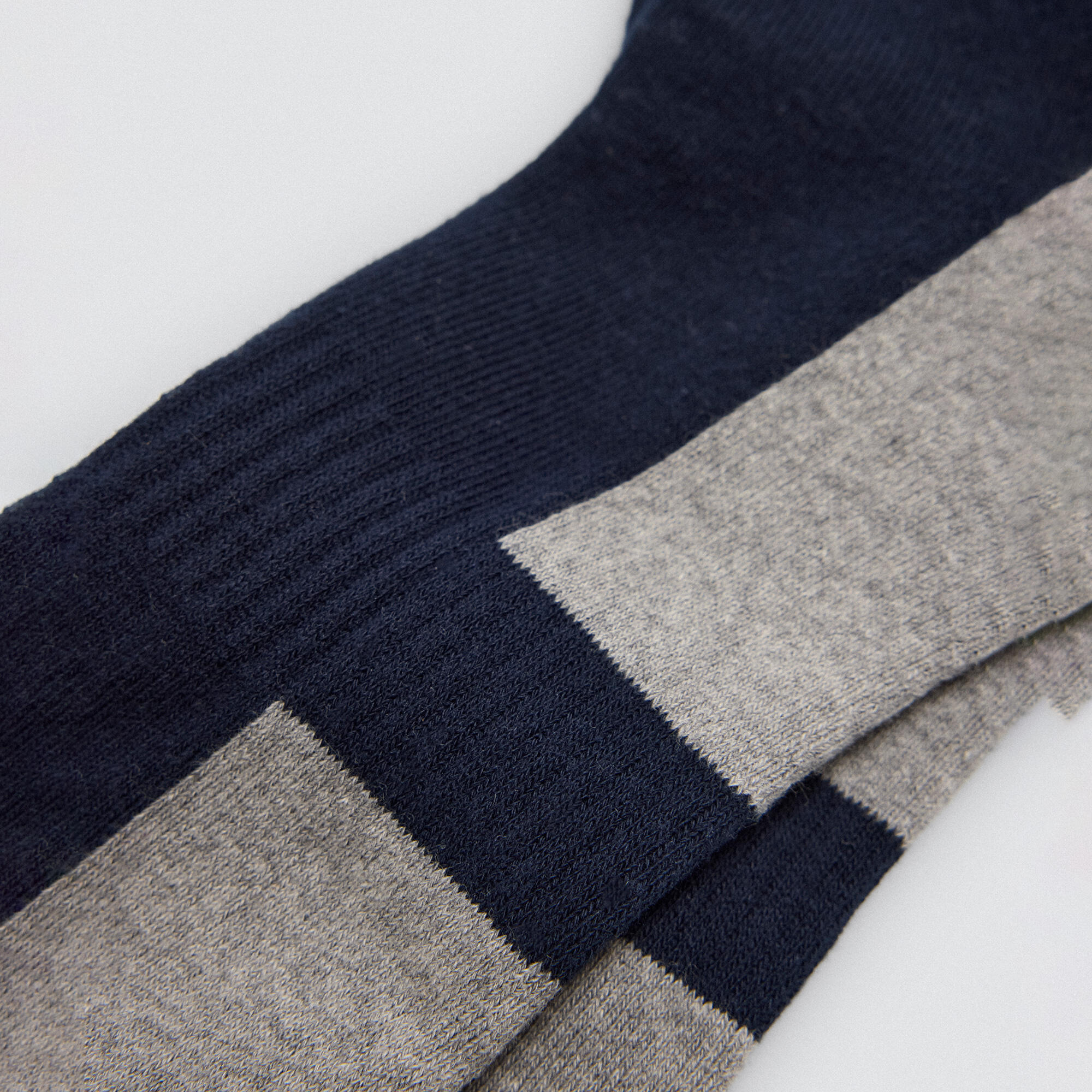 Lot de 3 chaussettes de sport en éponge grises et noires 4/7