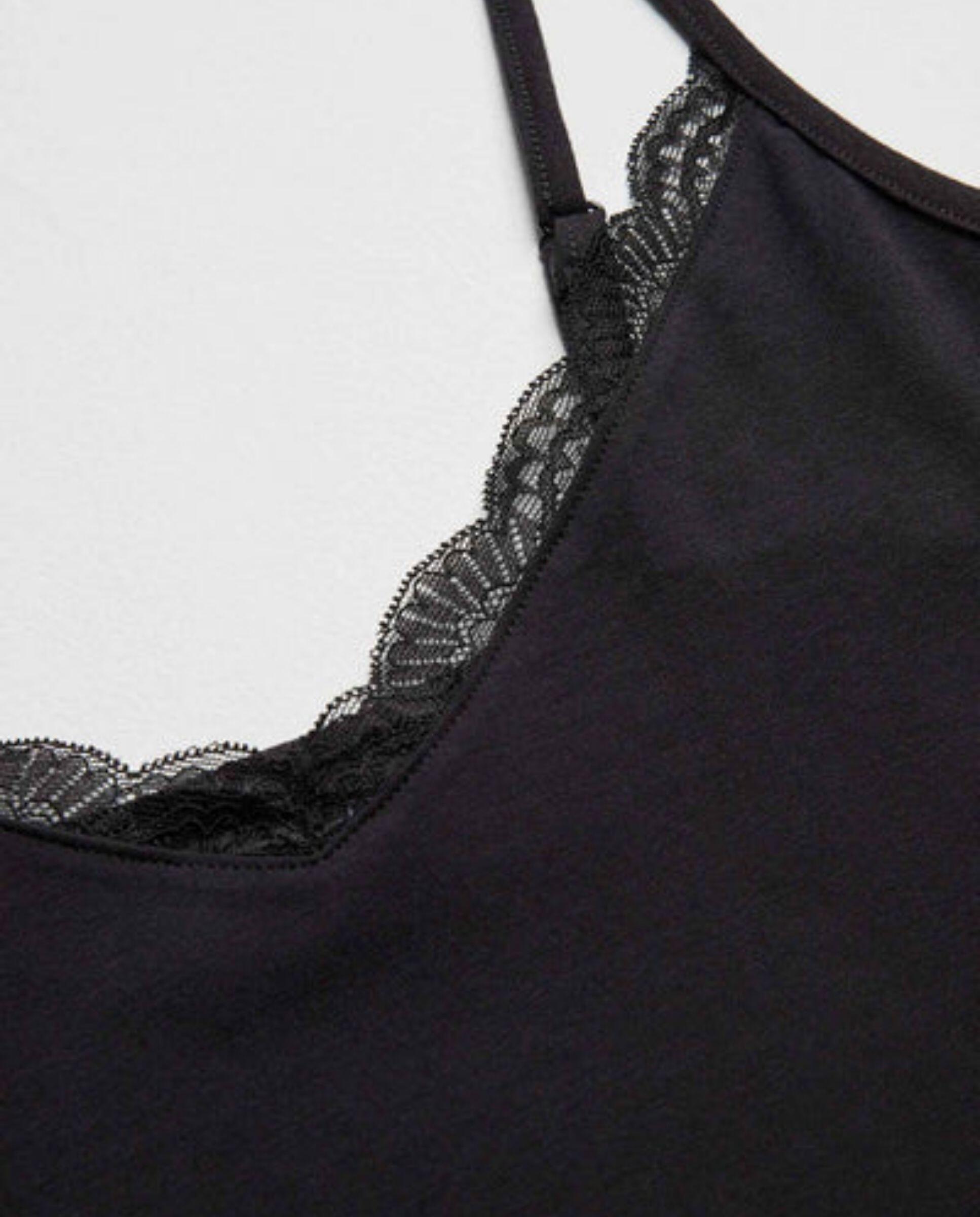 Camiseta lingerie preta de algodão com alça fina 3/7