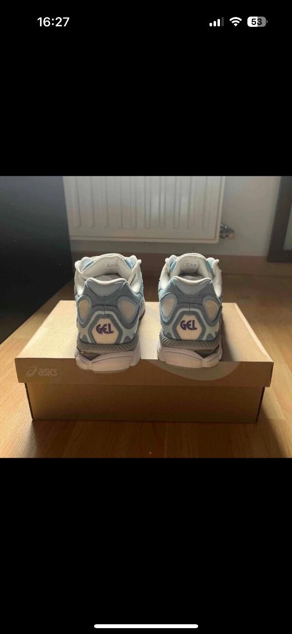 Tussen Particulieren - ASICS gel nyc crème artic sky 4/6