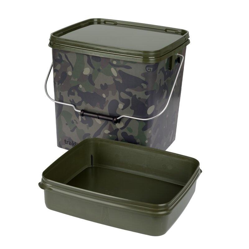 Trakker 13 Ltr Camo Square Container inc tray 3/4