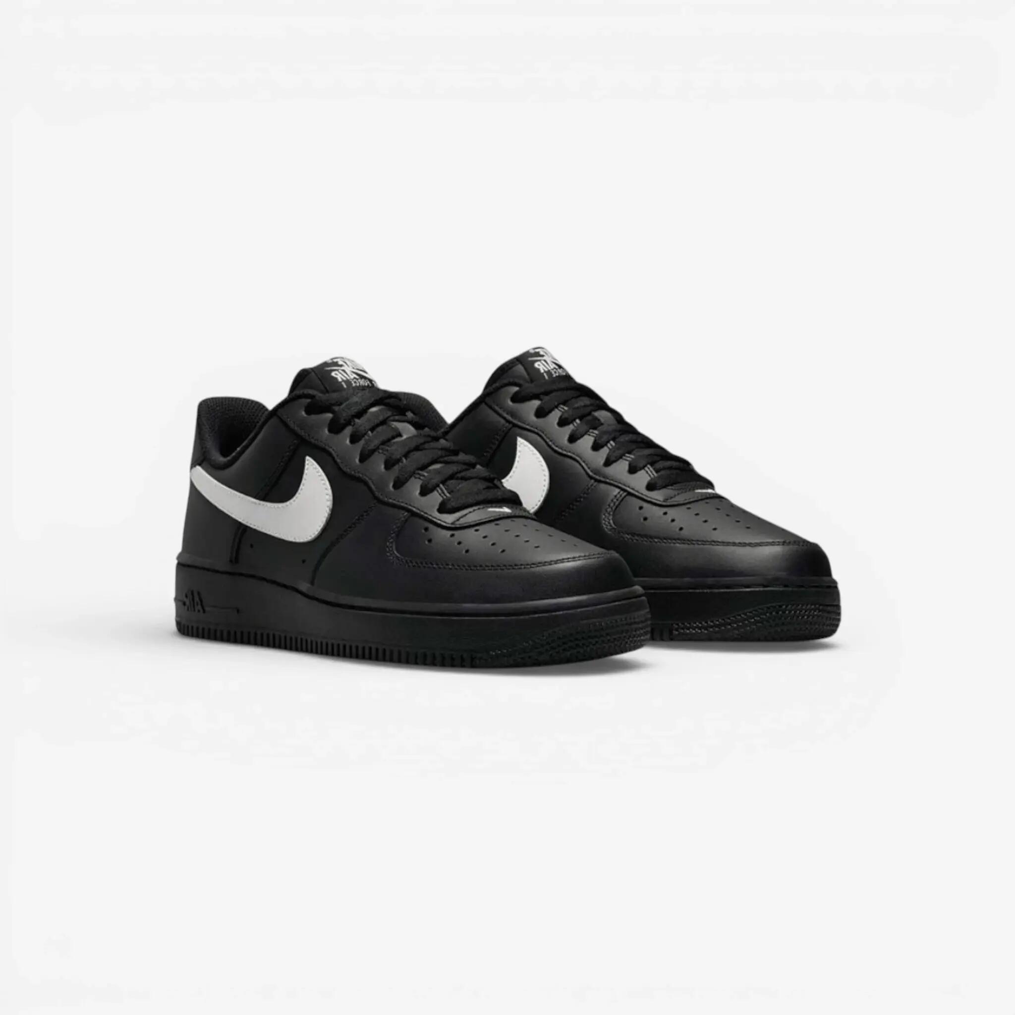 Nike Air Force 1 Low Black / White 2/3