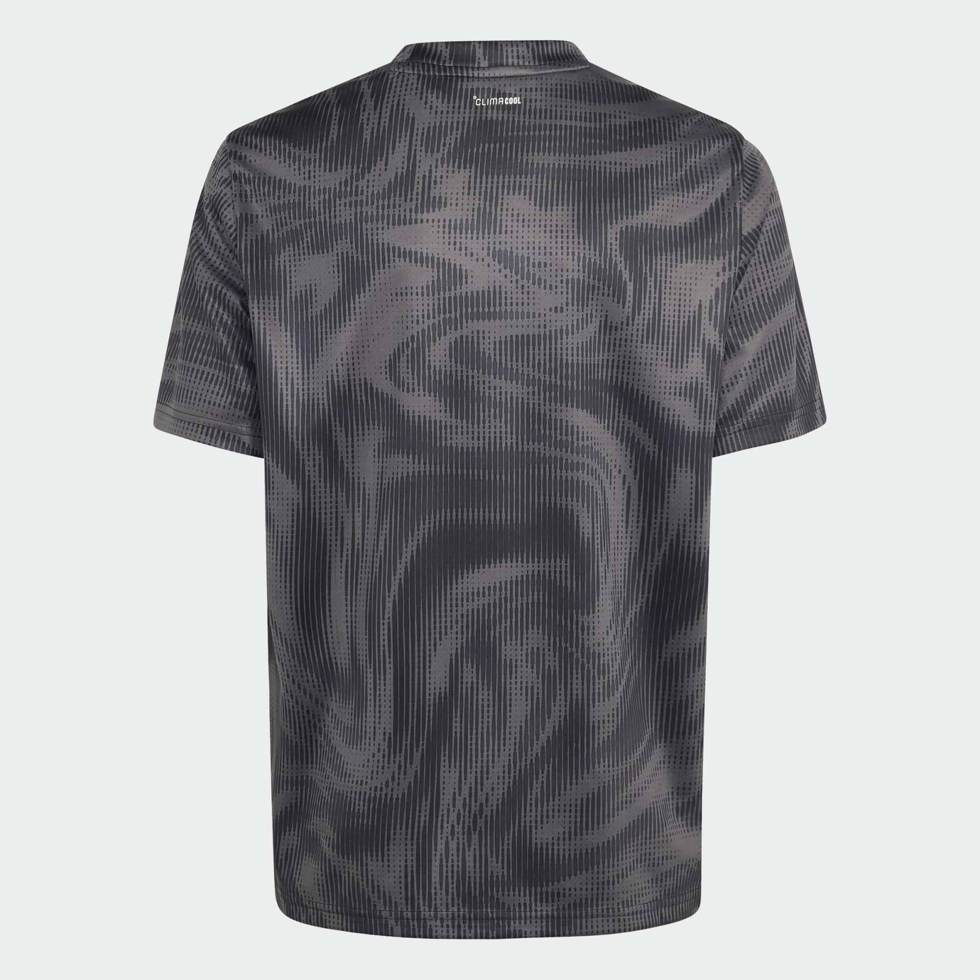 T-SHIRT COM GRÁFICO DE ÍCONES DO DESPORTO POR TODA A PARTE 4/5